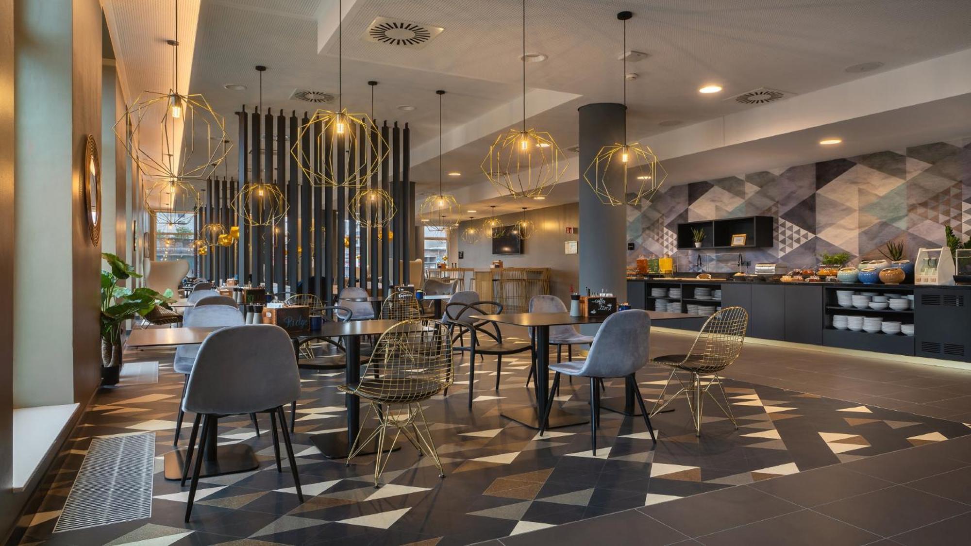 Holiday Inn - The Niu, Ridge Halle Central Station By Ihg Esterno foto