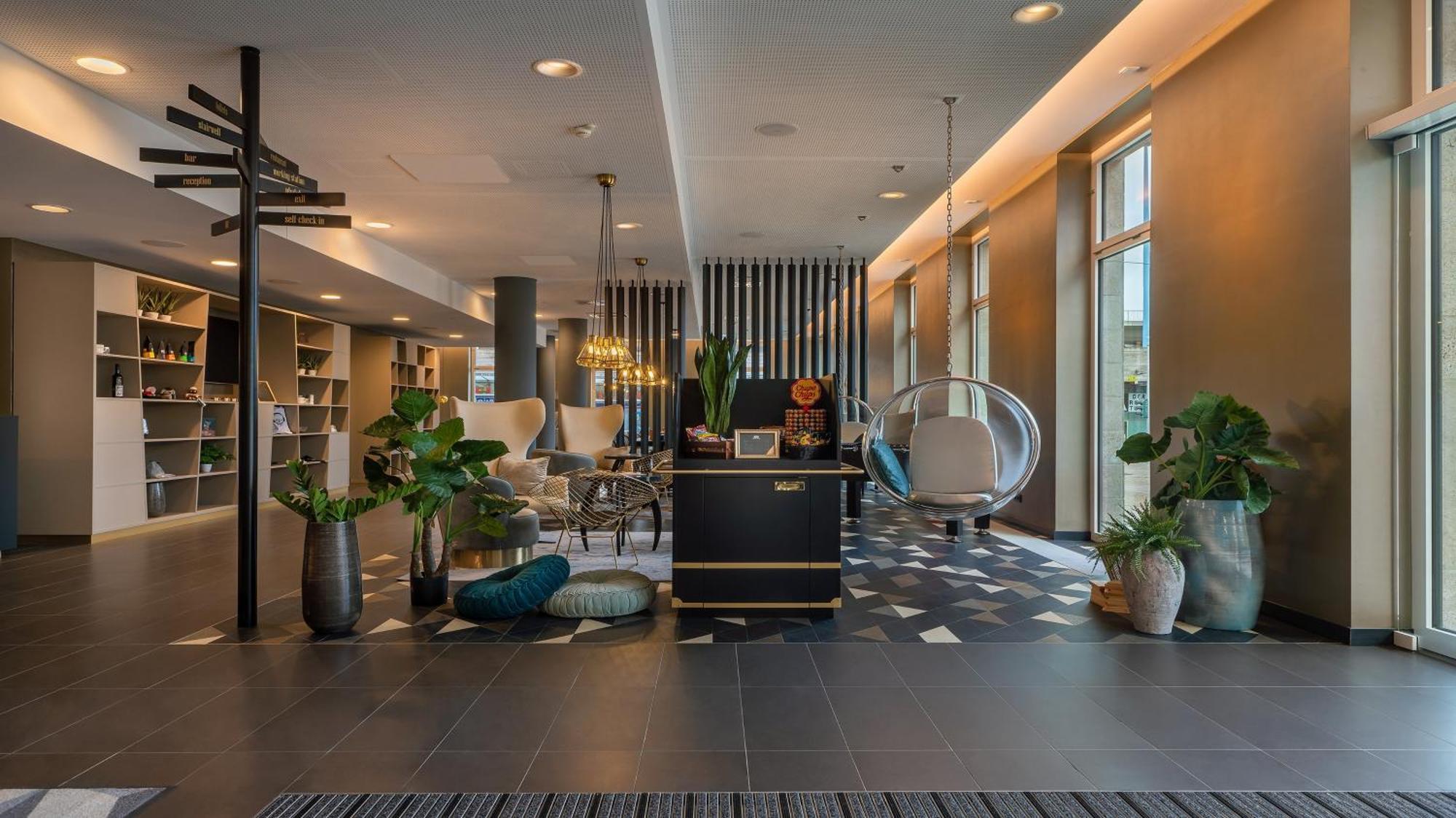 Holiday Inn - The Niu, Ridge Halle Central Station By Ihg Esterno foto