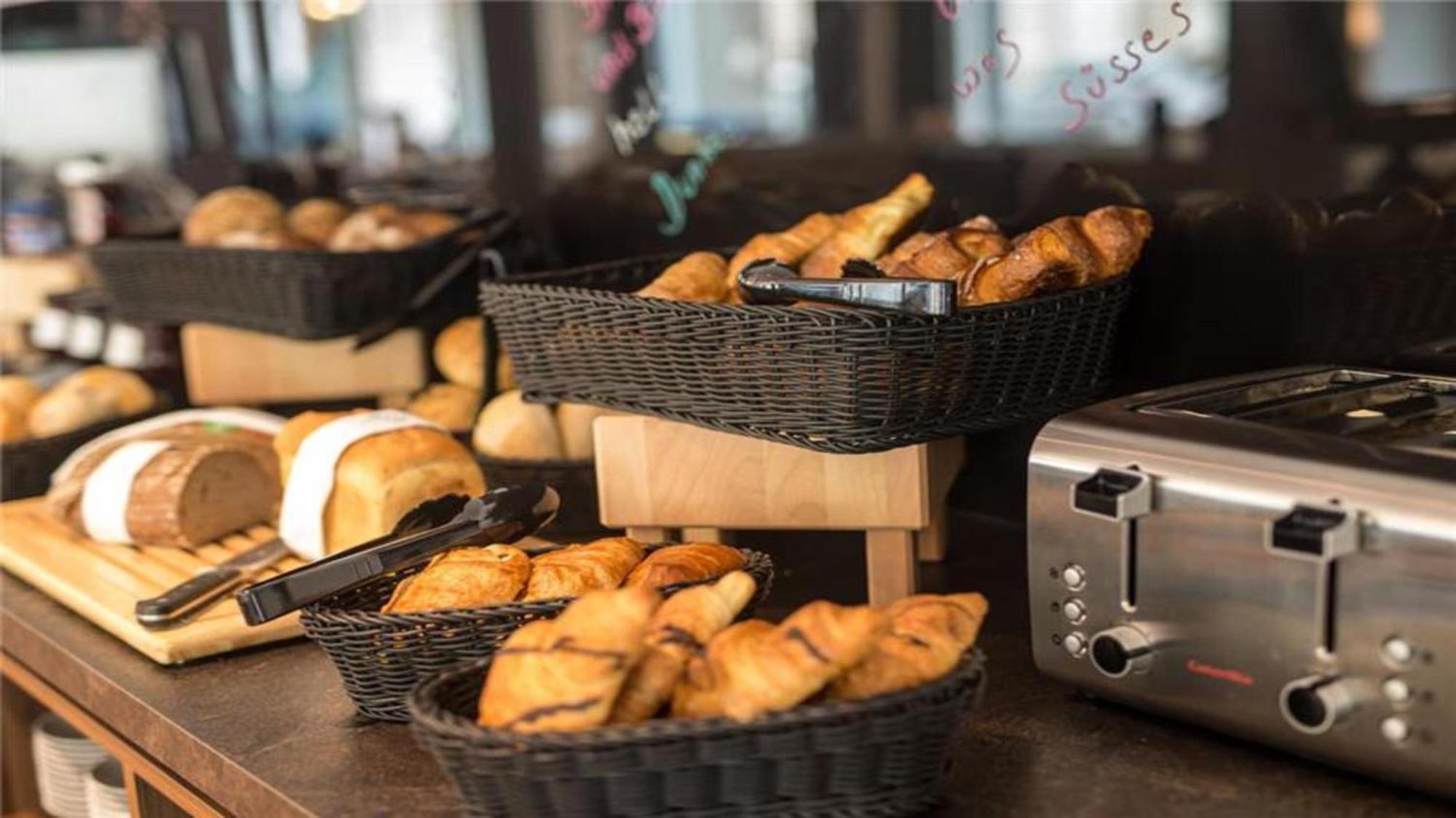 Holiday Inn - The Niu, Ridge Halle Central Station By Ihg Esterno foto
